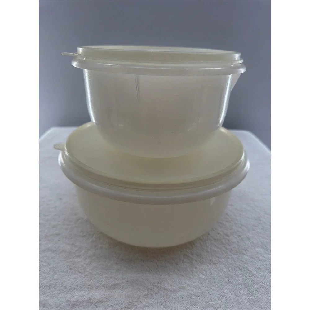Set Of 2 Vintage Tupperware Seal Made In USA Orlando Florida. 1-271-10 1-272-4